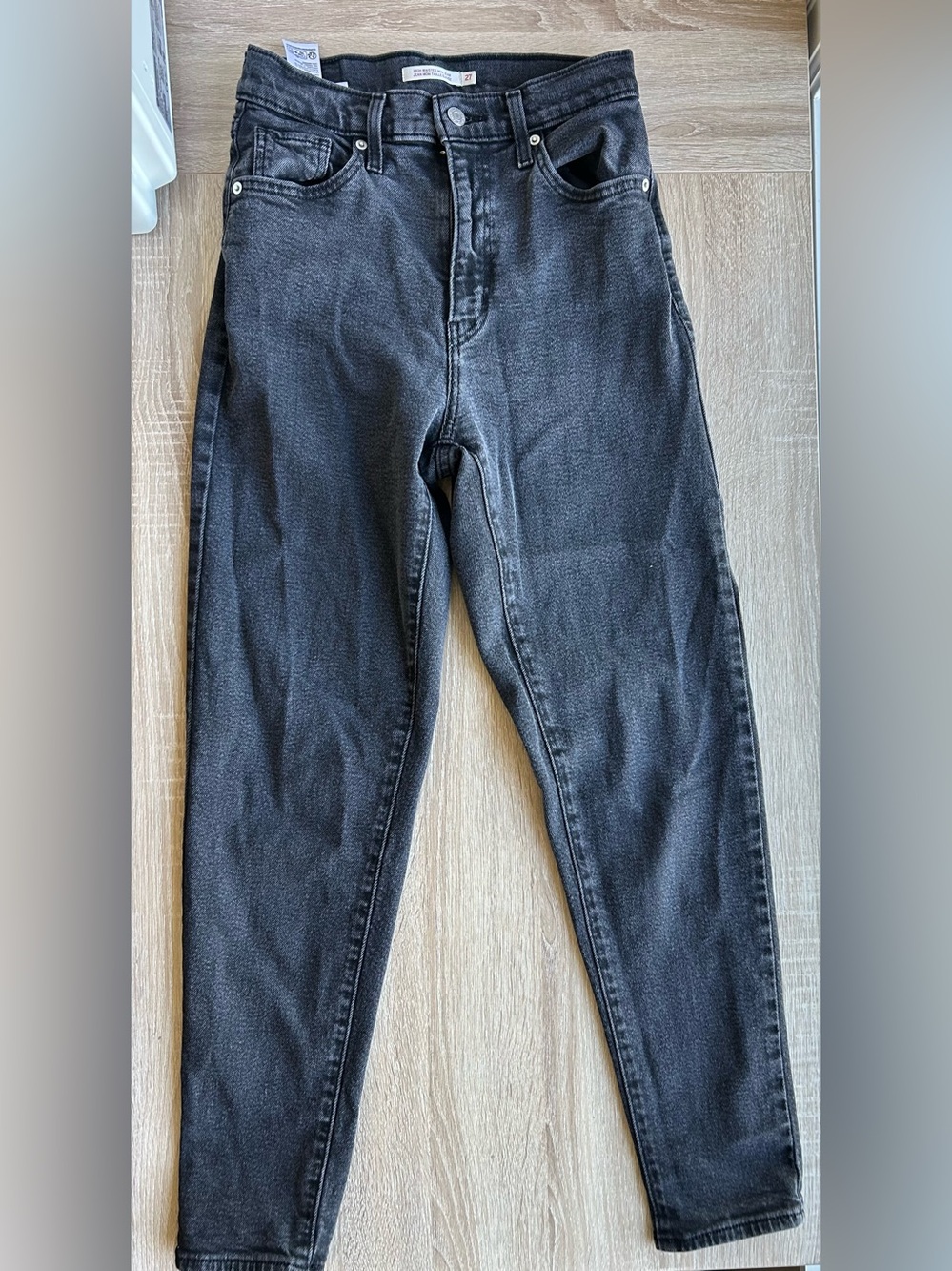 Levi’s High Waisted Mom Jean Black 27